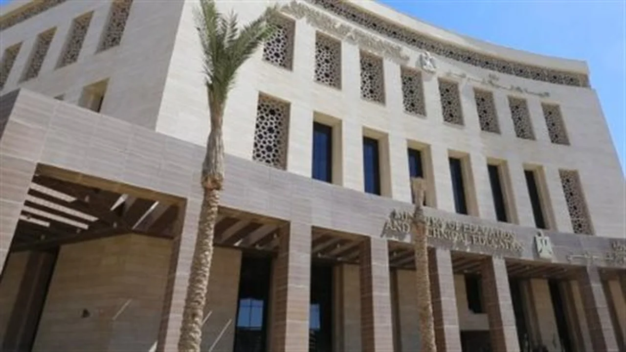 قرار عاجل.. وزارة التعليم توضح حقيقة تعطيل الدراسة لطلاب المدارس خلال اليومين المقبلين